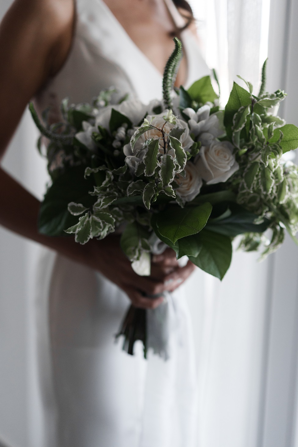 bouquets-elopement-wedding-in-santorini-greece